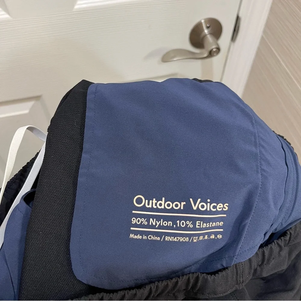 NWOT OUTDOOR VOICES Running Short Black L - Picture 5 of 5